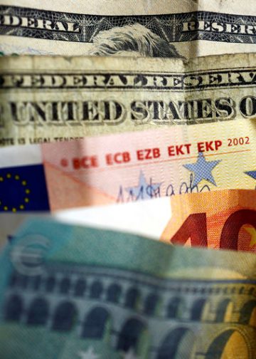 Dollar gains on tariffs fears; euro looks to ECB meeting
