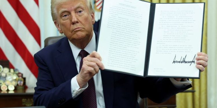 Trump orders crypto working group to draft new regs, explore crypto stockpile