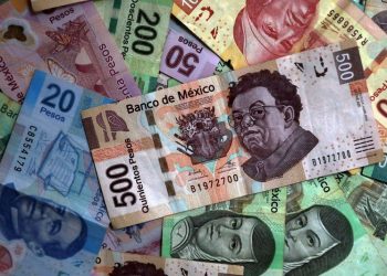 Mexican peso slides, Canadian dollar weakens as Trump imposes tariffs on Colombia