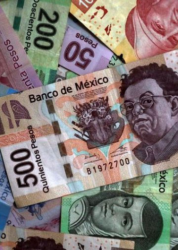 Mexican peso slides, Canadian dollar weakens as Trump imposes tariffs on Colombia
