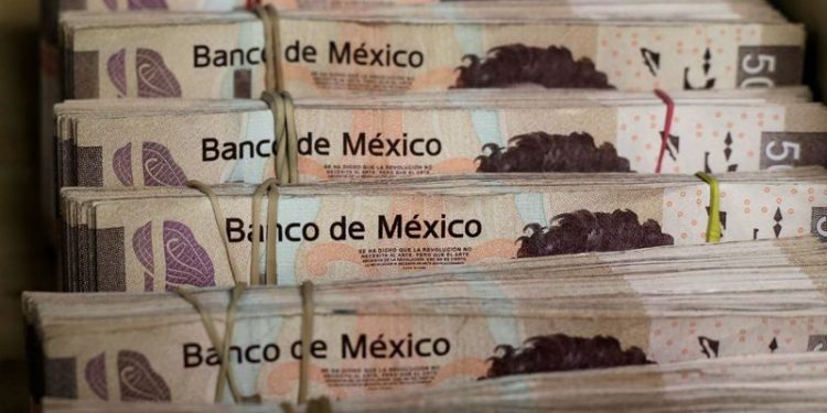 Mexico’s peso falls after Trump announces tariffs on Colombian goods