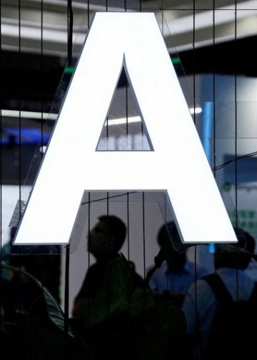 European chipmakers slump as traders gauge DeepSeek AI model